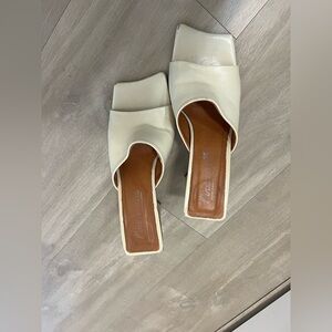 L’intervalle Elegant Cream Women's Mules
